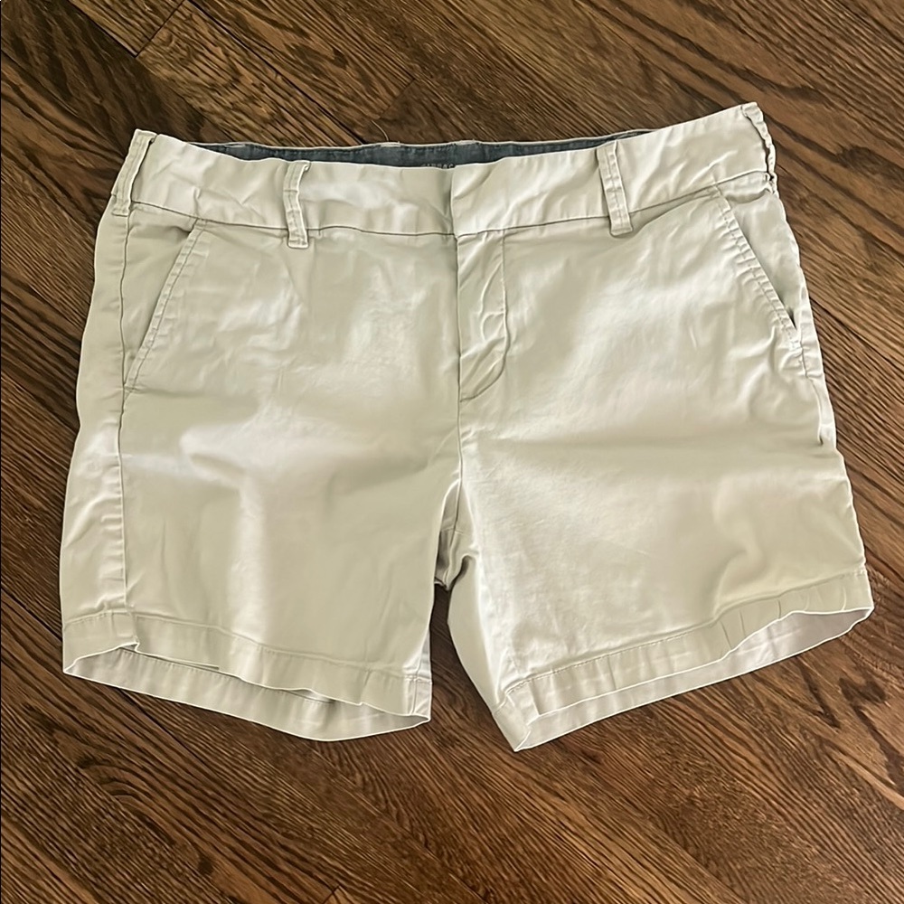 G.H. Bass & Co. Cream Size 12 Classic Style Shorts